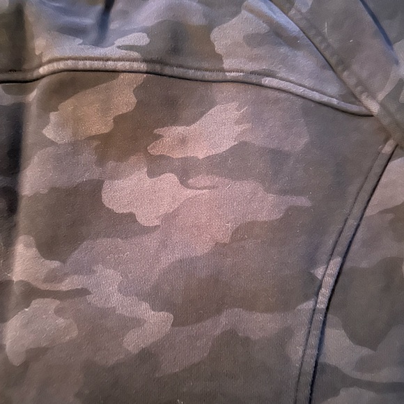 Lululemon Camo sweatshirt - Picture 4 of 4